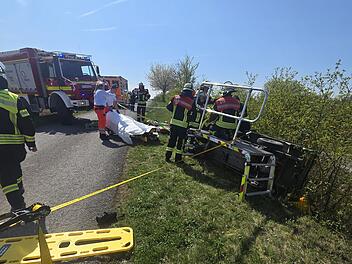 Elektro-Lastenrad im Kreis Kitzingen kippt um und muss am Hang gegen Absturz gesichert werden