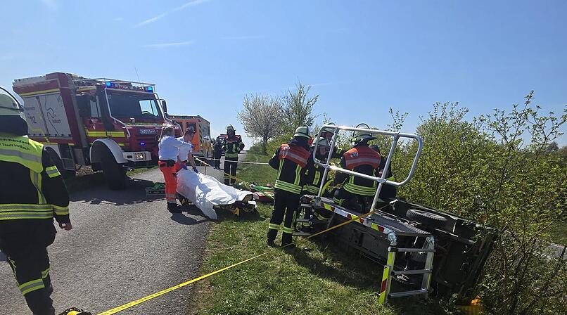Elektro-Lastenrad im Kreis Kitzingen kippt um und muss am Hang gegen Absturz gesichert werden
