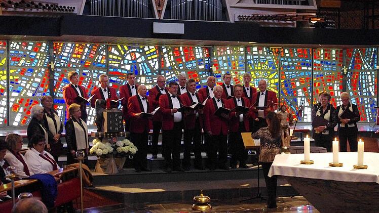 Der Gesangverein 1892 Rothenkirchen unter Leitung von Karina Klaumünzner