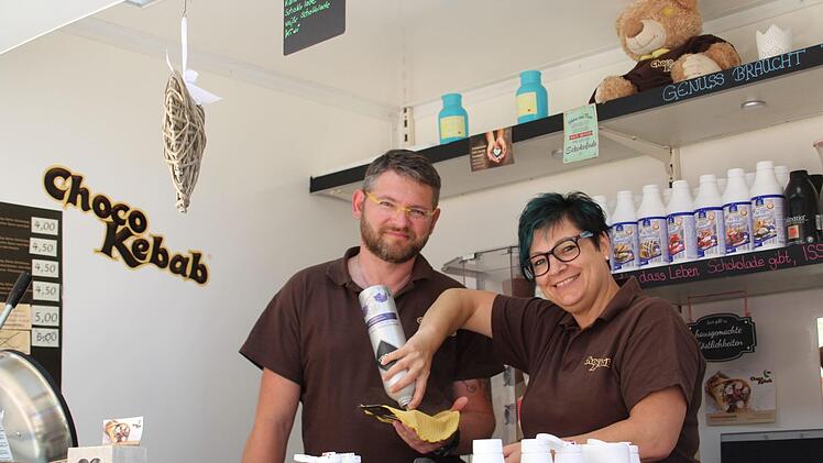 Christoph Kurkowski und Manuela Vogt pr&auml;sentierten mit ihrem Choco Kebab eine Alternative zum herk&ouml;mmlichen Schokoladen-Cr&ecirc;pes. Fotos: Cindy D&ouml;tschel