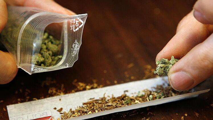 Laut Angeklagtem dienten das in der Wohnung gefundene Marihuana und die Plastiktütchen zum Verpacken nur dem Eigenbedarf.