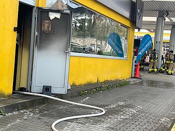 Agip-Tankstelle komplett ausgebrannt: Brand in Höchberg