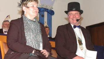 Marion (links) und Ralf Hartmann (rechts) verraten aus dem Nähkästchen ihrer Ehe.Foto: Gerhard Schmidt
