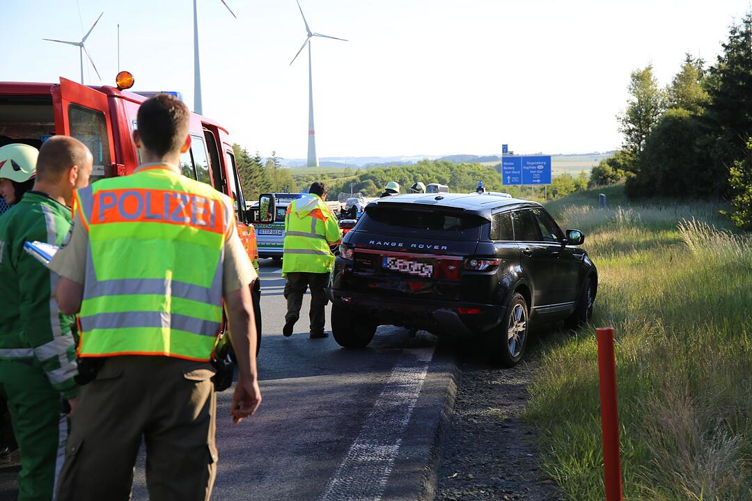 Hof: Schwerer Auffahrunfall auf der A72 bei Trogen