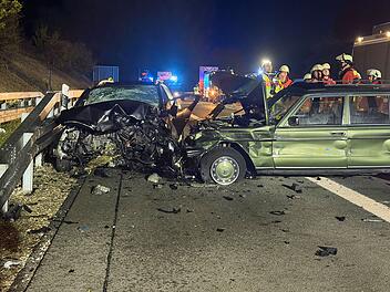 Toter und Verletzte bei Auffahrunfall auf A9 im Kreis Roth