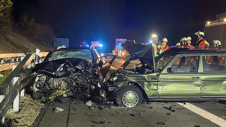Toter und Verletzte bei Auffahrunfall auf A9 im Kreis Roth