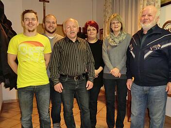 Markus Wluka, Mathias Wluka, Georg Wluka, Gaby Pitz, Yvonne Söhngen und Werner Pöllmann (v. l.) bilden den neuen Vorstand. Foto: Roland Meister