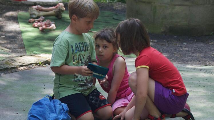 Marvin Witter, Tina Morgenroth und Anna Baumgärtner verwandeln sich bald in Wolfskinder. Foto: Stefanie Karl