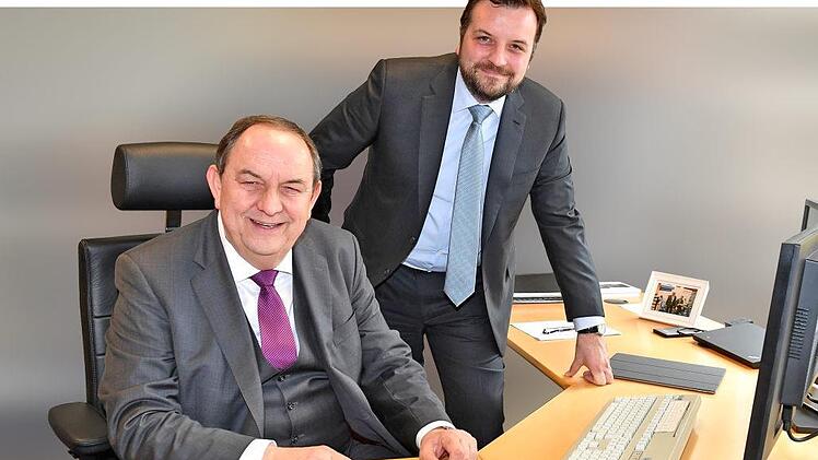 Ein eingespieltes Team: Desko-Gründer Werner Zahn (l.) und sein Sohn Alexander, der sich um den Vertrieb und das Marketing kümmert.  Fotos: Ronald Rinklef