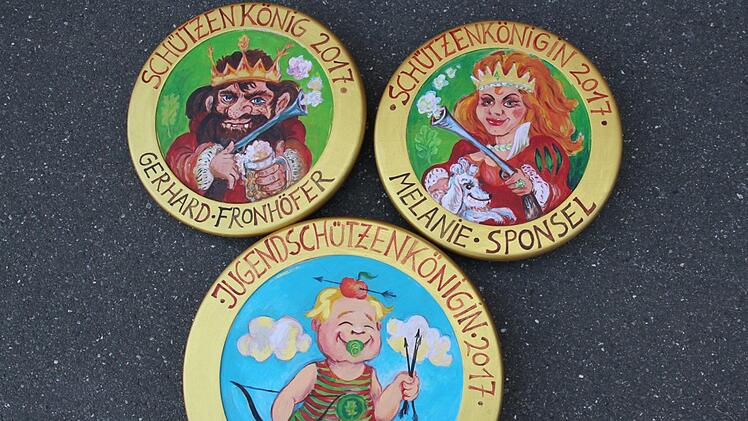 Claudia Bierlein hat die Schützenscheiben gestaltet. Foto: Mathias Erlwein