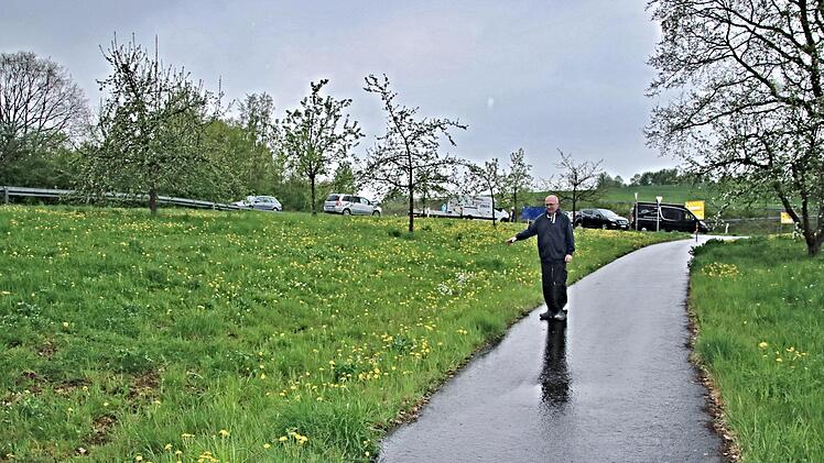 Markus Oppelt aus Pfarrweisach ist fassungslos: Als er einem 80-Jährigen, der mit seinem Rollator gestürzt ist, beisteht, versagen ihm Radfahrer ihre Hilfe. Foto: Helmut Will