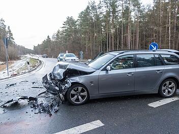 Unfall im Kreis Bamberg: Autos kollidieren miteinander