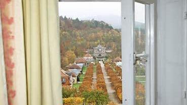 Zu kleine Fenster gibt Dorint als ein Argument für den mangelhaften Brandschutz im Fürstenhof an. Dieses misst zum Beispiel 80 mal 80 Zentimeter. Foto: Ulrike Müller