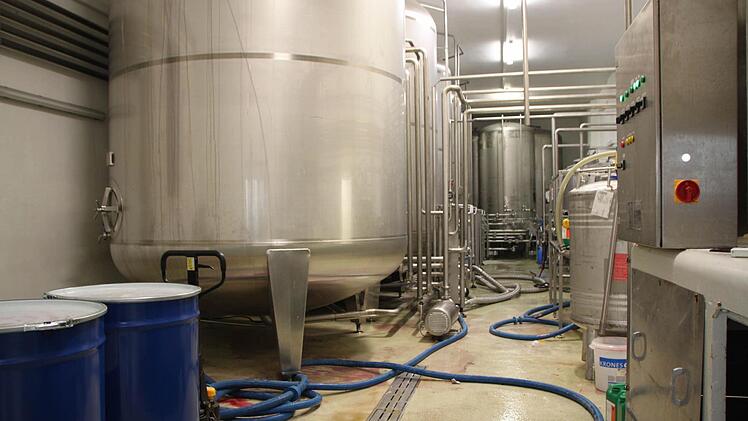 Will Bräu: Blick auf die Drucktanks. Hier wartet das Bier auf die Abfüllung. Foto: Ulrike Müller
