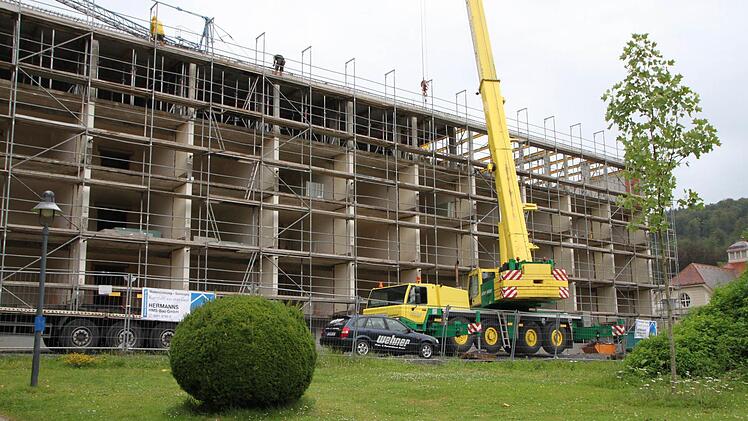 Die Baustelle im Schlosspark des Staatsbads Bad Brückenau schreitet voran. Foto: Ulrike Müller