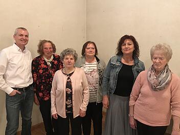 Ehrungen (von links): Vorsitzender Martin Thürmer, Rosa Liebenstein, Lydia Metzler, Monika Büchs, Gudrun Pfister und Rita Wüscher