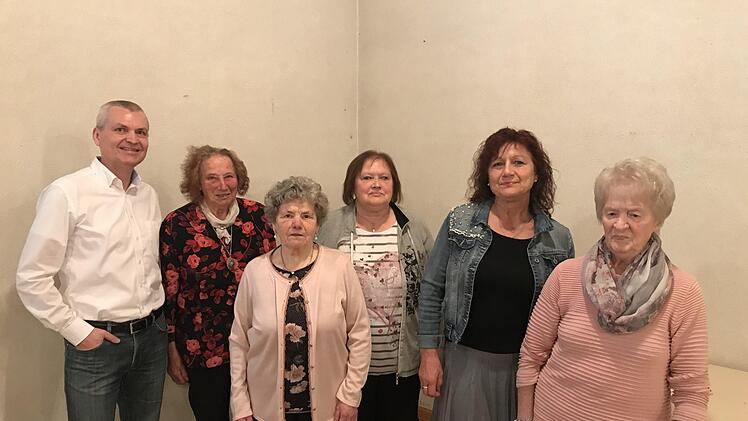 Ehrungen (von links): Vorsitzender Martin Thürmer, Rosa Liebenstein, Lydia Metzler, Monika Büchs, Gudrun Pfister und Rita Wüscher