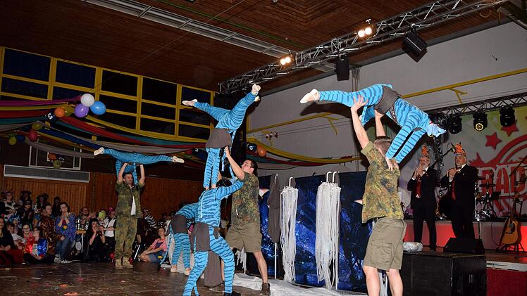 Die Showtanz-Gruppe der Mohrenw&auml;scher aus Bayreuth war eine echte Attraktion. Fotos: Dieter Radziej
