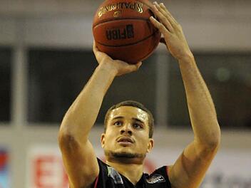 In Gala-Form: der Bayreuths Kyle Weems, der als Topscorer in Berlin 23 Punkte sammelte. Foto: Peter Mularczyk