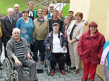 Eitel Freude herrschte bei der Eröffnung des barriefreien Zugangs zu St. Johannis. Foto: Lothar Weidner