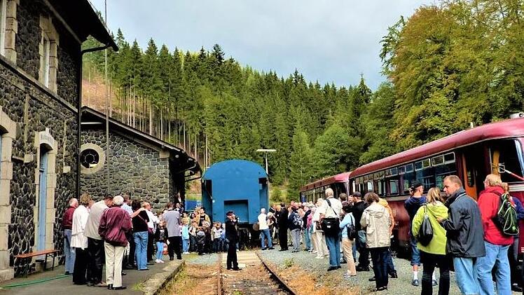 Viel Anklang findet der "Rote Brummer". Mittlerweile haben über 130 000 Besucher die Attraktion genossen. Foto: Fleischmann