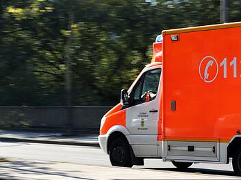 22-Jährige mit Auto überschlagen - Fahrerin im Krankenhaus