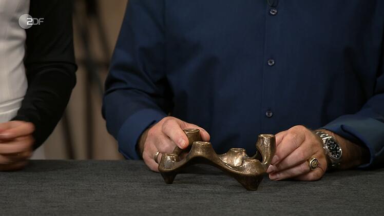 Das "ikonische Design" aus Bronze, ein Kerzenst&auml;nder von Michael Harjes aus den 1960er- oder 70er-Jahren, wurde auf 200 bis 350 Euro gesch&auml;tzt. Jos van Katwijk gab 200 Euro aus.