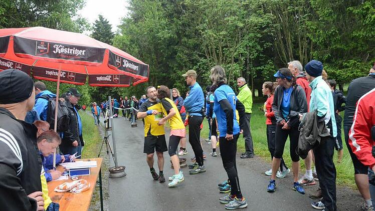 Rennsteig-Staffellauf in Tettau.  Foto: Karl-Heinz Hofmann