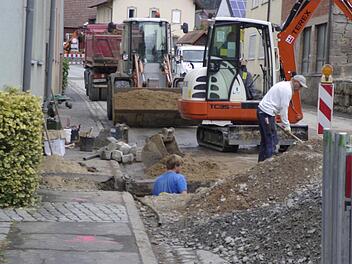 Vorauszahlungen der Anwohner sind im kommenden Februar für den Gehwegausbau in der Kissinger Straße fällig.  Foto: Winfried Ehling