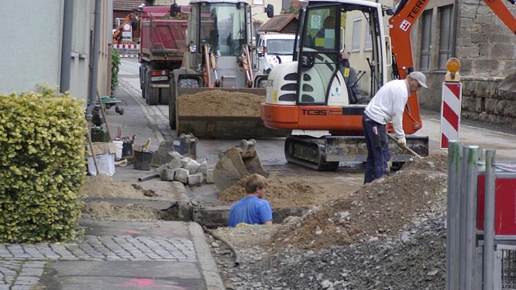 Vorauszahlungen der Anwohner sind im kommenden Februar für den Gehwegausbau in der Kissinger Straße fällig.  Foto: Winfried Ehling