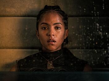 Gemeinsam mit Gaal Dornick (Lou Llobell) entwirft der Mathematiker Seldon in der ersten Staffel von "Foundation" einen geheimen Langzeitplan, der tief in die Zukunft blickt. Nun startet die dritte Staffel der beliebten Sci-Fi Serie.