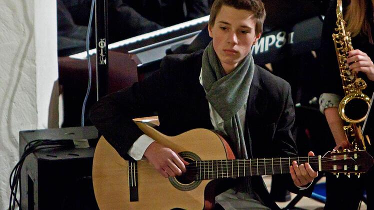 Talentierter junger Gitarist: Elias Pfetscher.
