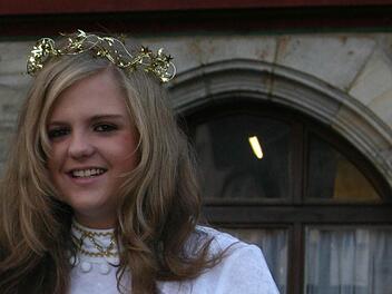 Mit süßen 16 war Carina Schneider 2007 noch Weihnachtsengel. Jetzt, mit 25 Jahren, avanciert sie zur Bierkönigin Carina II.  Foto: Archiv tog