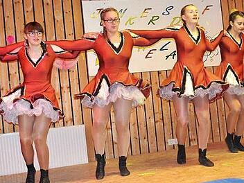 Beim Schützenfasching fegte die Prinzengarde Junkersdorf-Rabelsdorf über das Parkett.  Foto: alc