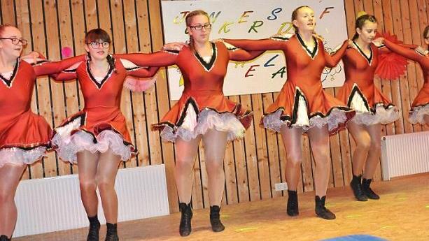 Beim Schützenfasching fegte die Prinzengarde Junkersdorf-Rabelsdorf über das Parkett.  Foto: alc