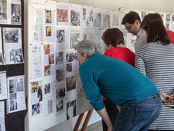 Auf großes Interesse stießen die Aufnahmen der Sonderausstellung "Historisches Weidhausen."  Foto: Klaus Gagel