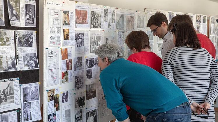 Auf großes Interesse stießen die Aufnahmen der Sonderausstellung "Historisches Weidhausen."  Foto: Klaus Gagel