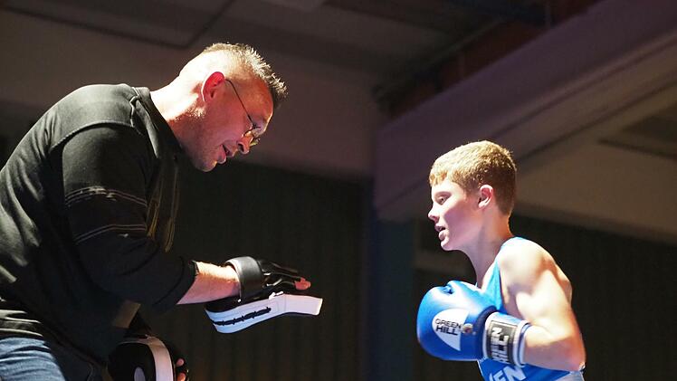 Willi "de Ox" Fischer im Ring mit Leo Zenglein.