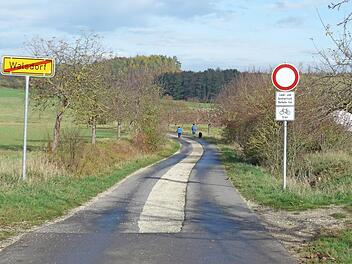 Der Wirtschaftsweg in Verlängerung der Weipelsdorfer Straße wird unerlaubterweise oft als Abkürzung genutzt. Das will der Gemeinderat jetzt verhindern.
