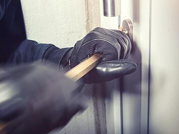 einbrecher tür aufgebrochen