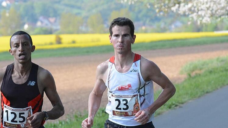 Könner unter sich: Osterlauf-Sieger Solomon Merne Eshete und Markus Unsleber. Fotos: ssp