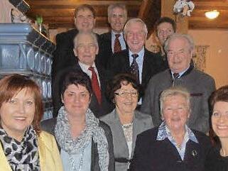 Ehrungen bei der CSU Untermerzbach mit Vorsitzender Birgit Finzel, Silvia Reisenweber, Helga Baetz, Elisabeth Kirchner, Birgit Scharf; (zweite Reihe) Erwin Bohla, Erwin Steinert, Kreisrat Günther Geiling; (dritte Reihe) Dieter Reisenweber, Jürgen Sippel und Robert Bohla  Foto: privat