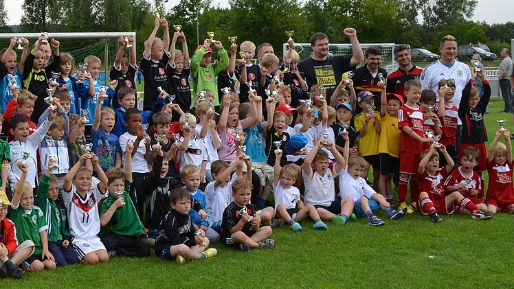 ... VfB Kulmbach (hinten stehend rechts).
