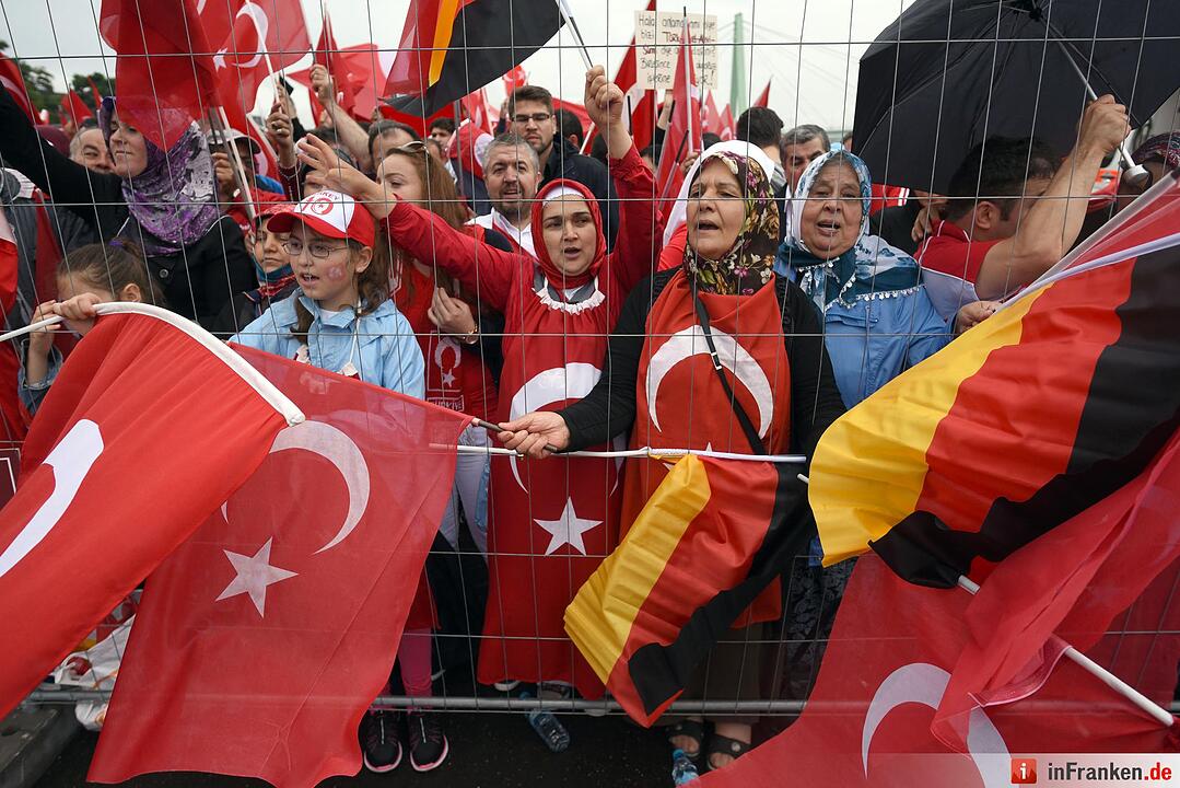 Demo von Erdogan-Anhängern in Köln