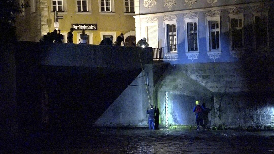 Mann stand plötzlich im Wasser