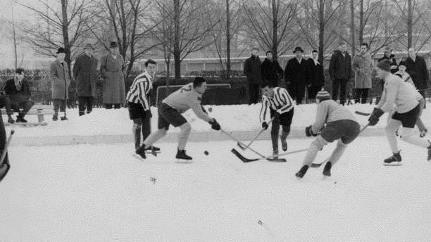 Eine Spielszene in Coburg gegen die damals körperlich stärkeren Selber.