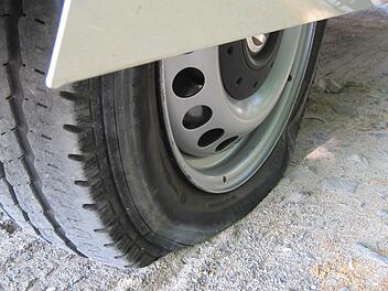 Platte Reifen am SUV