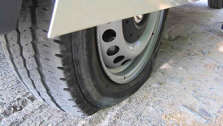 Platte Reifen am SUV
