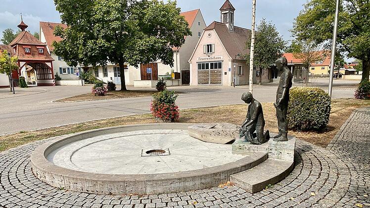 In Muhr am See steht der von Hans Dressel geschaffene Fischerbrunnen.