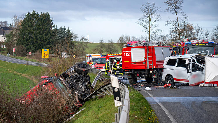 Schwerer Unfall auf Bundesstraße zwischen Trier und Bitburg